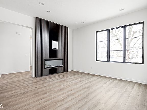 3rd image of 1678 Coach Dr