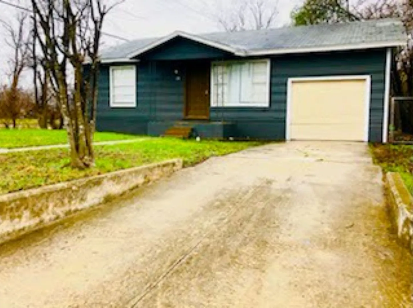 Cozy Home Only 10 Mins from Downtown San Antonio — Photo 2