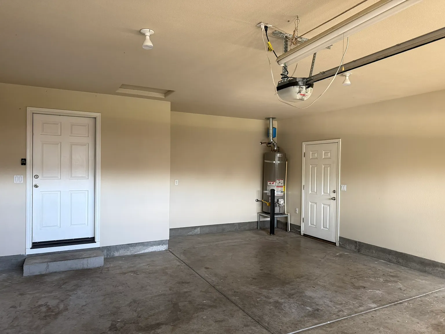 3 bed, 1586 sqft, $1,900 — Photo 2