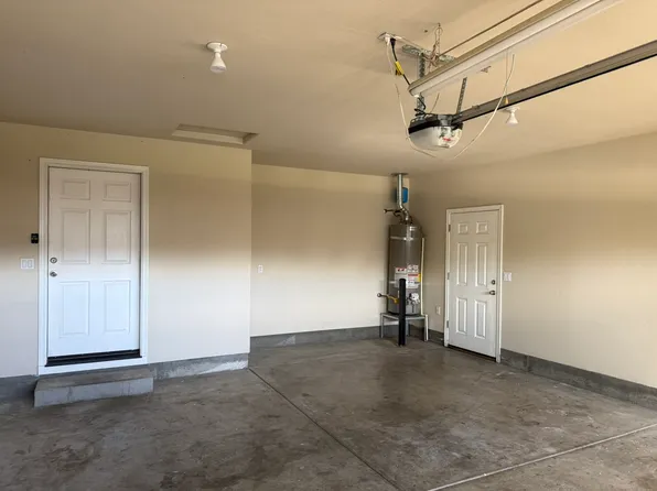 1672 SW Waterstone Dr, Grants Pass, OR 97527
