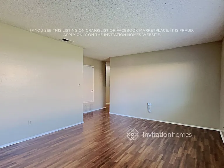 7913 Samantha Way — Photo 3
