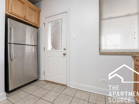 3rd image of 1142 W Wellington Ave APT 3