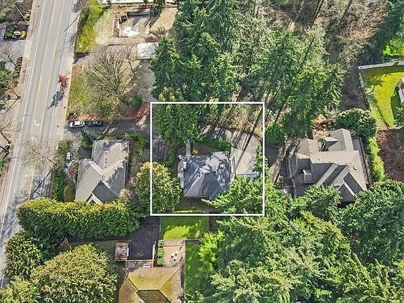 3rd image of 1245 112th Ave NE #A
