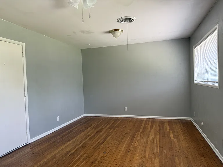 1409 Metropolitan Dr — Photo 11