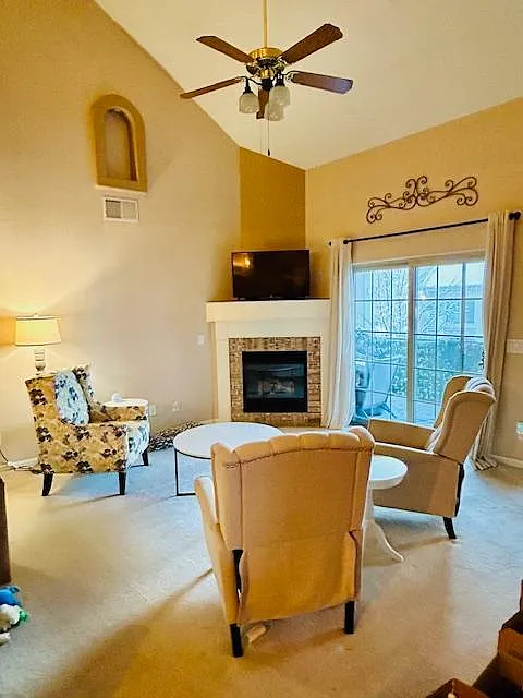 1359 Rose Ct — Photo 3