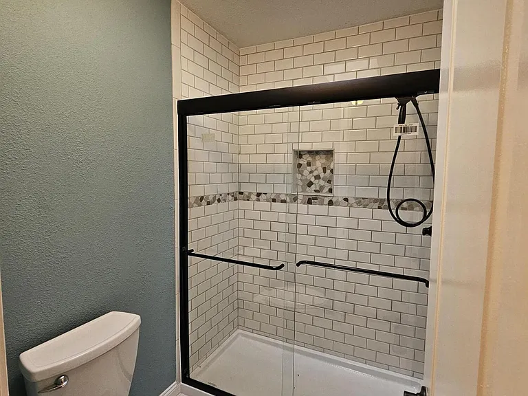 2219 Calle De Cantabria — Photo 26