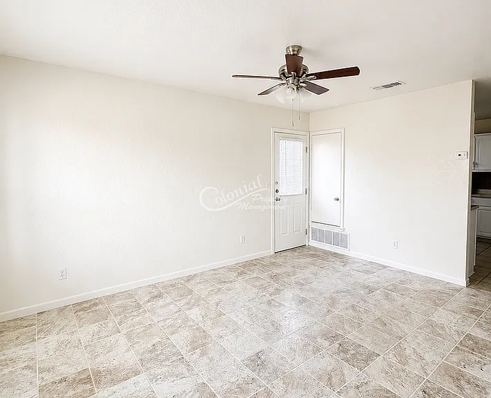 2806 Leroy Cir #B — Photo 3