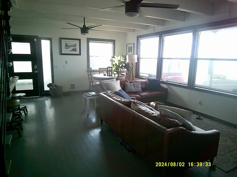 131 Beach Dr — Photo 12