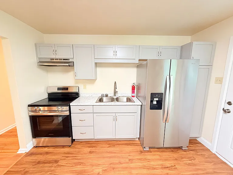 2035 N Graham Ave — Photo 7