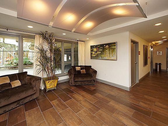 2nd image of 21 George St APT 103