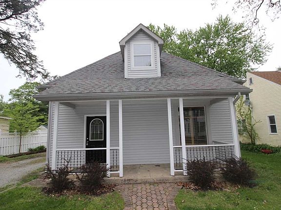 2nd image of 107 W Plum St