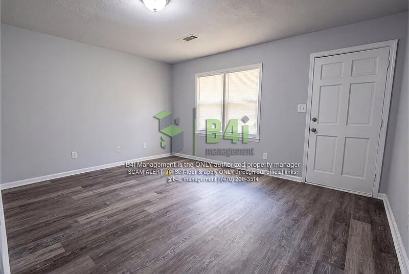 3 bed, 2.0 bath, 1298 sqft, $1,450 — Photo 3