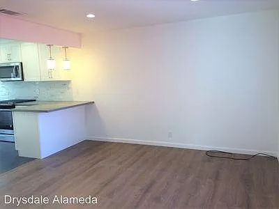329 Maitland Dr — Photo 2
