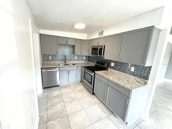 4th image of 703 Taylor Blvd