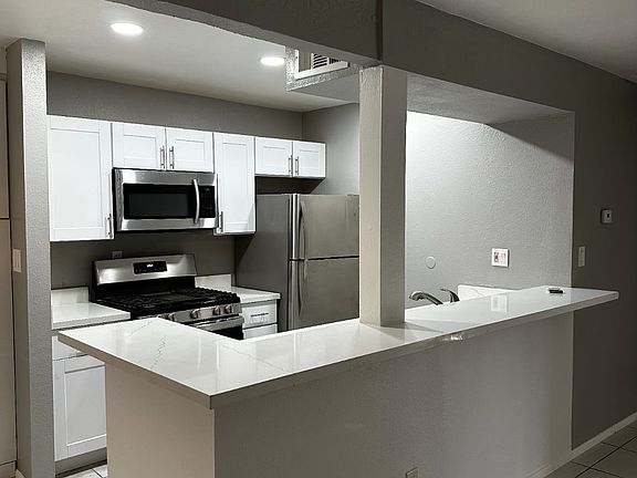 2nd image of 1701 W Tuckey Ln Unit 209