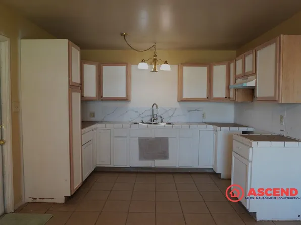 3909 Balboa Dr, Bakersfield, CA 93304