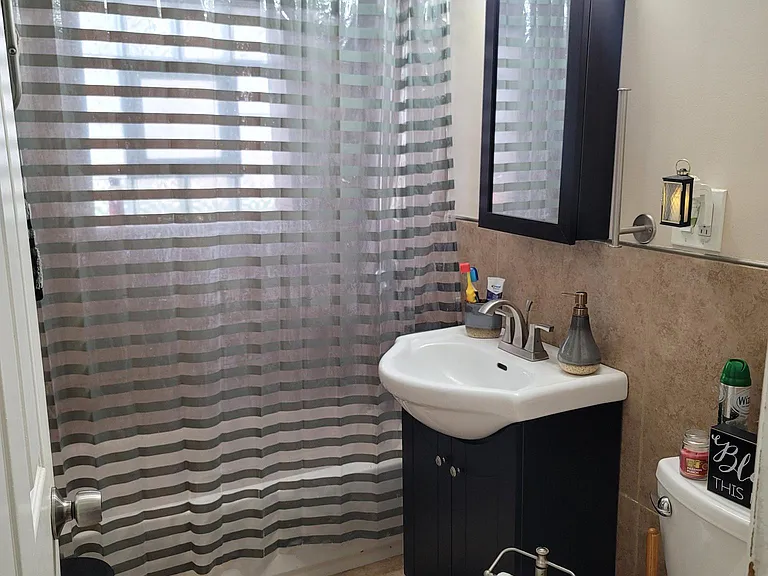 1673 N 40th Ave #G — Photo 2