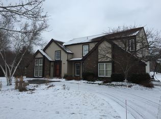 7163 Hunters Ridge Ct, Saline, MI 48176