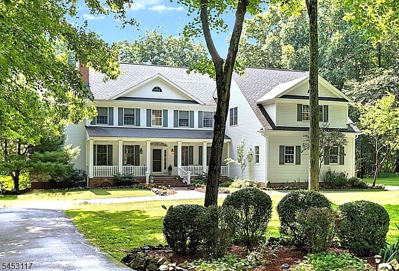 1st image of 48 Ascot Dr