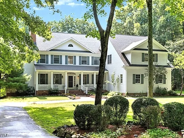 48 Ascot Dr, Washington Twp., NJ 07853