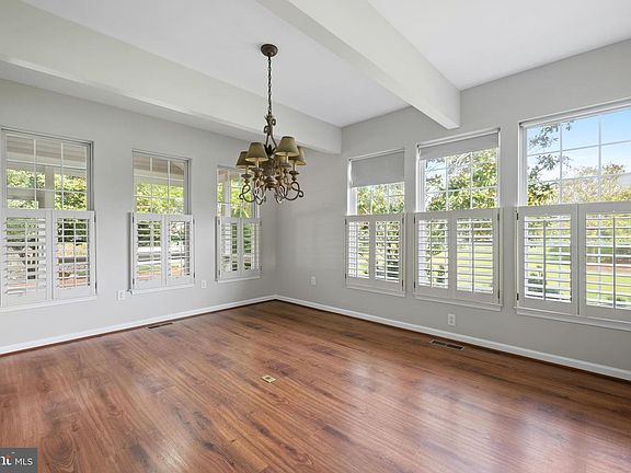 3rd image of 100 Selbourne Ct