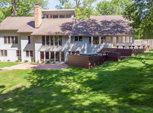 684 Sioux Dr, Freeport, IL 61032
