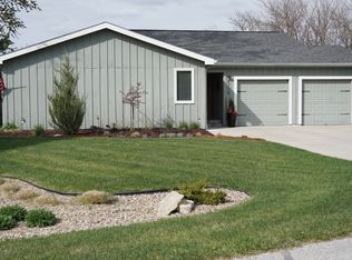 8716 Riverdale Rd, Plattsmouth, NE 68048