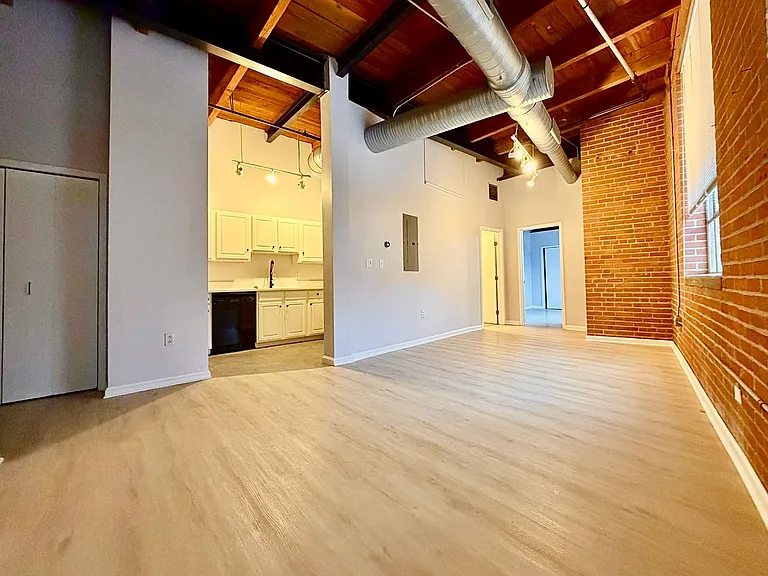 SoHo Lofts — Photo 8