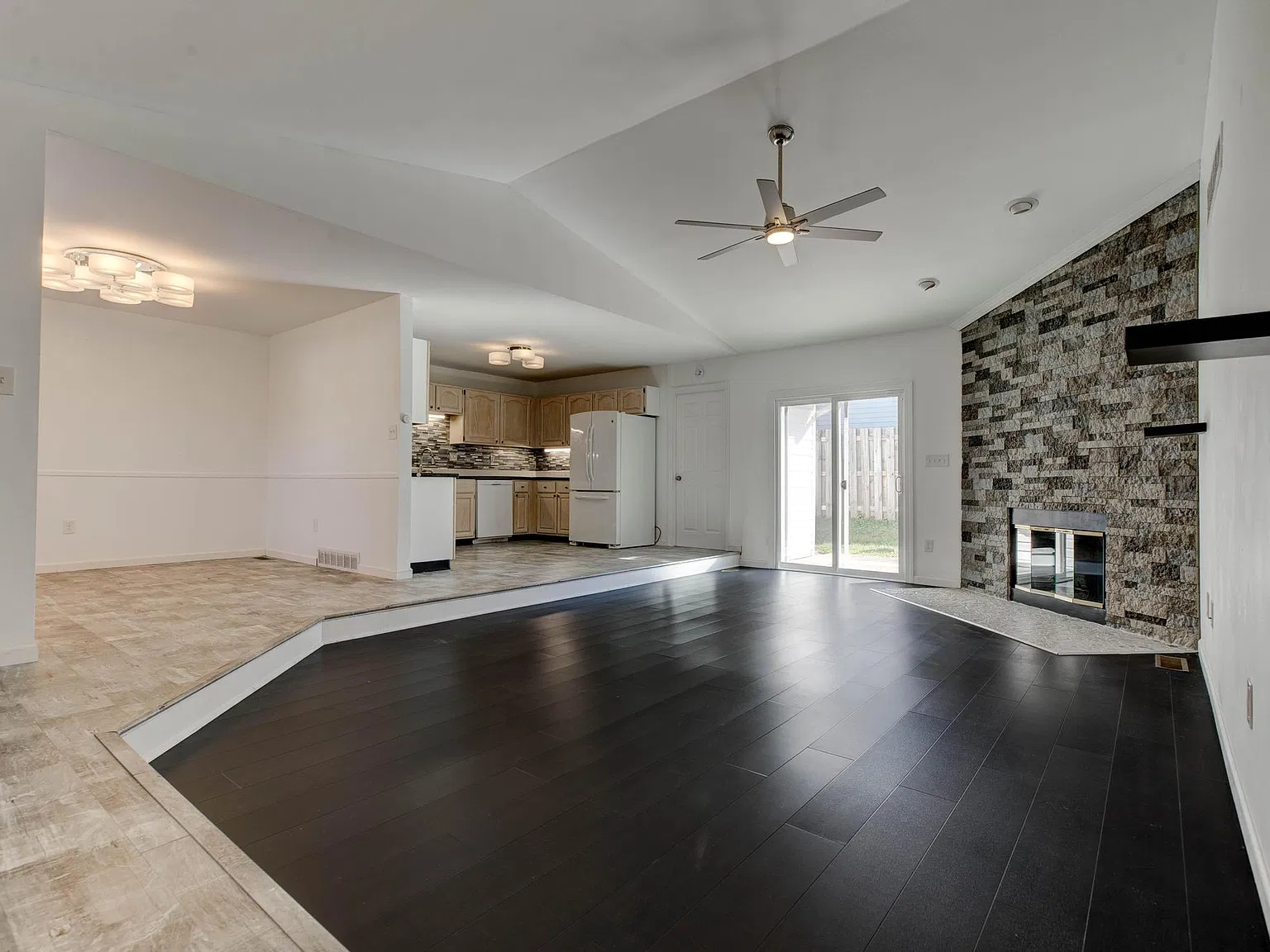 3 bed, 1526 sqft, $1,975 — Photo 4