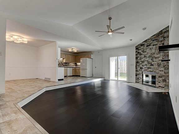4th image of 384 Stone Creek Dr