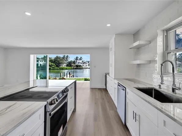 1910 Gulf Shore BLVD N #107, NAPLES, FL 34102