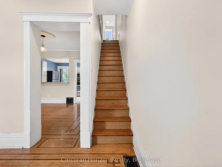 520 John St N — Photo 24