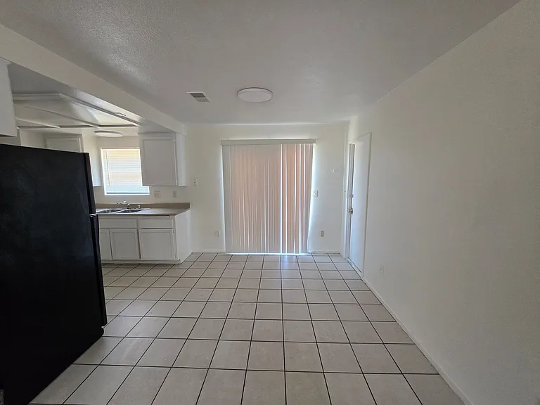 27121 Meridian St — Photo 7