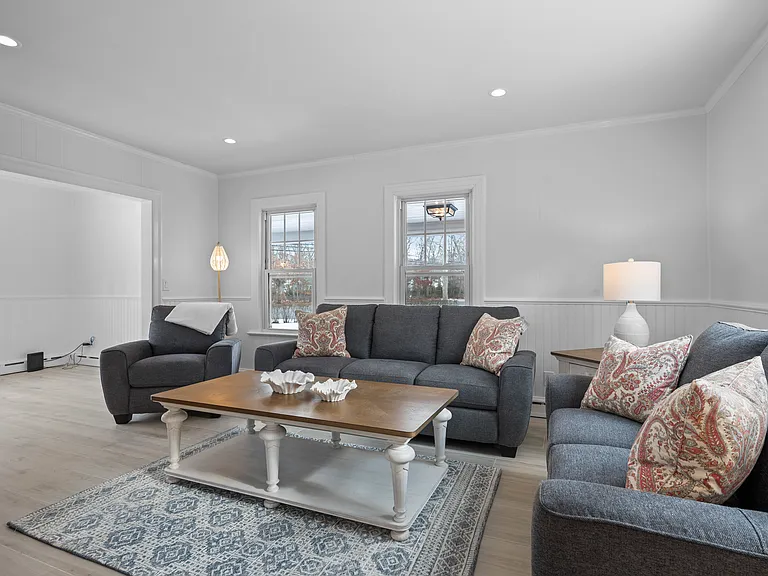 74 Montauk Hwy — Photo 3