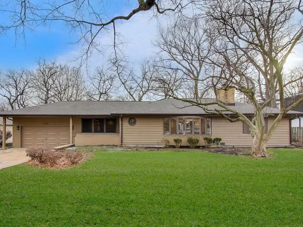 28 Muirwood Dr, Glen Ellyn, IL 60137