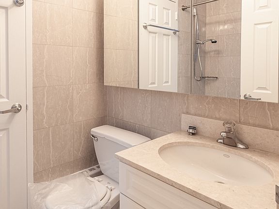 5th image of 30 W 63rd St APT 24J