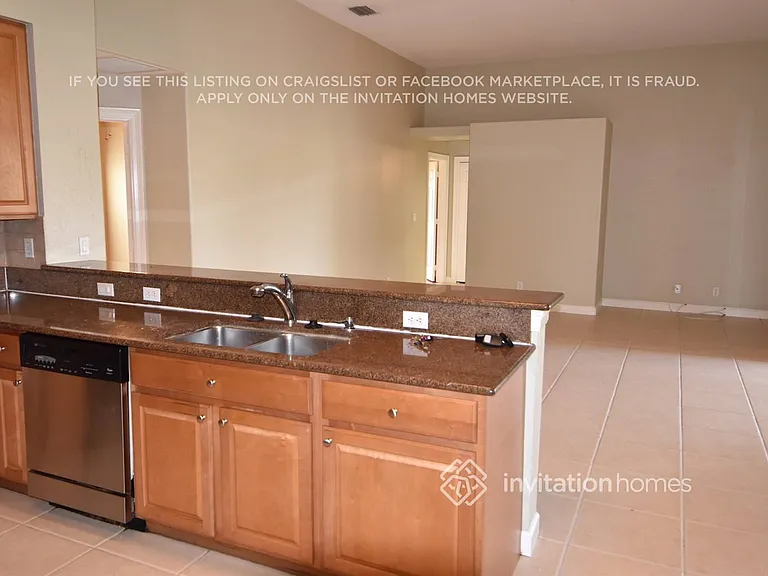 6469 Bay Island Ct — Photo 3
