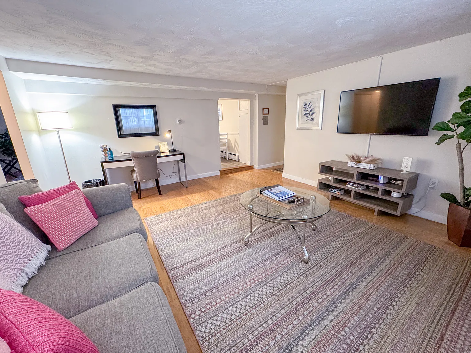 1 bed, 700 sqft, $4,415 — Photo 1