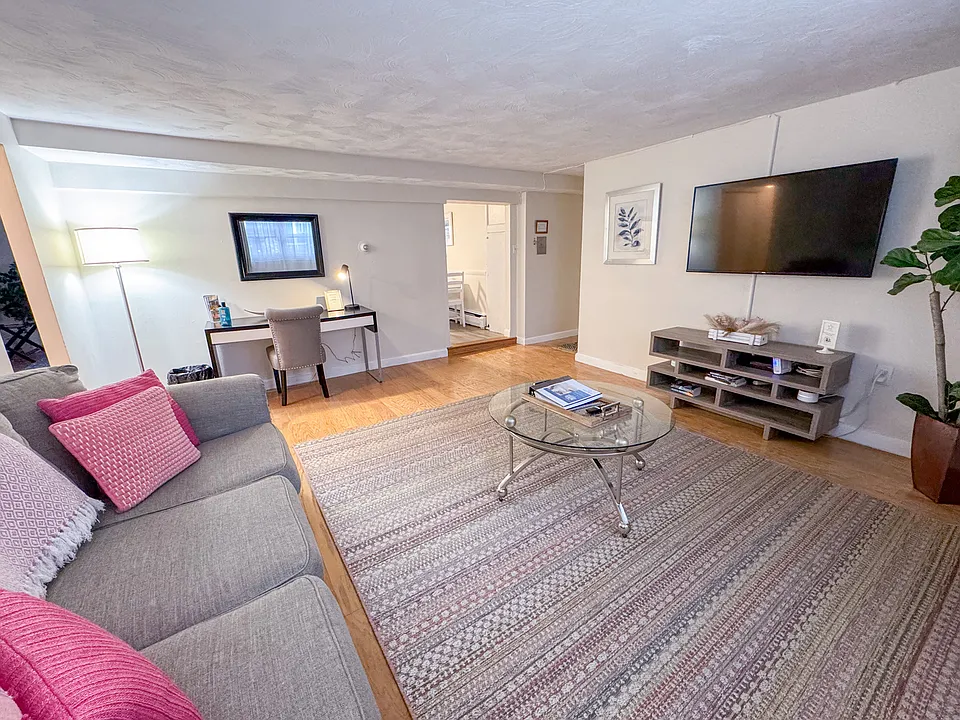 79 Chestnut St #2B