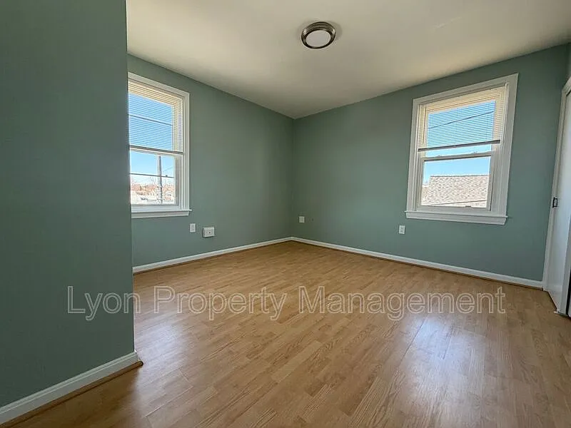 Building Photo - 834 Charles St #2