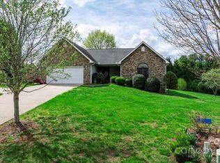 15 Bombay Ct, Candler, NC 28715