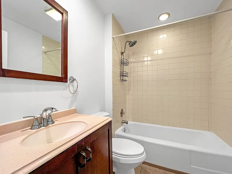 311 W Chicago Ave #2 — Photo 18