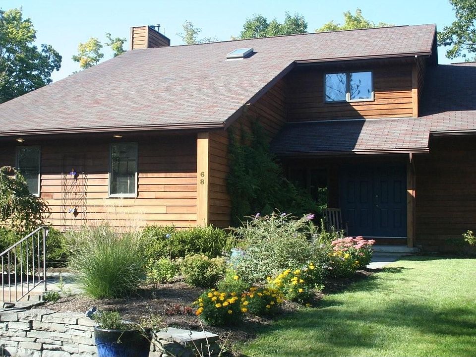 Nestled Most private living in the neighborhood