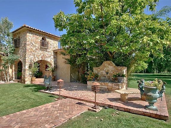 Entrance to 4901 Rio Grande