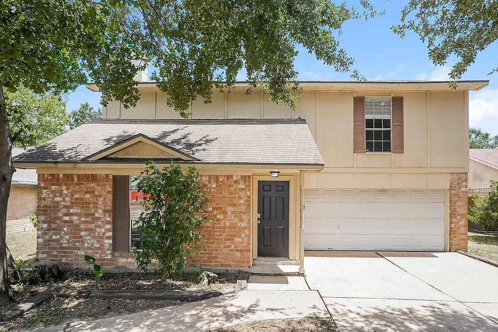 4 bed, 2.5 bath, 1561 sqft, $1,805 — Photo 1