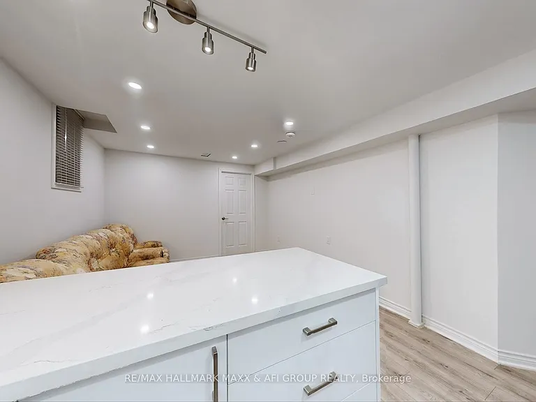 719 Shanahan Blvd — Photo 9