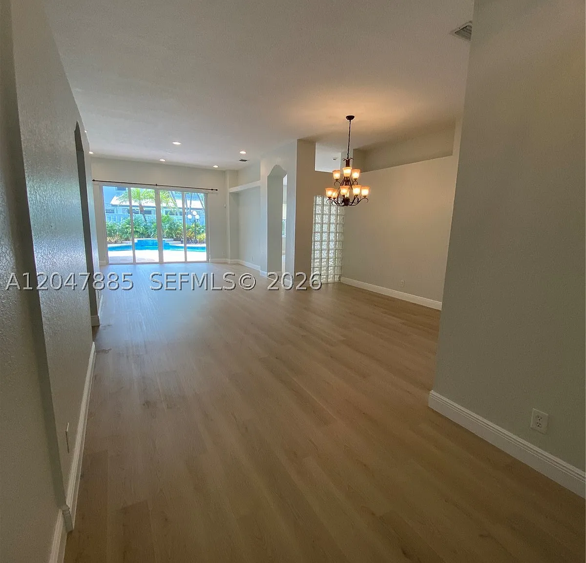 4 bed, 2457 sqft, $5,490 — Photo 4