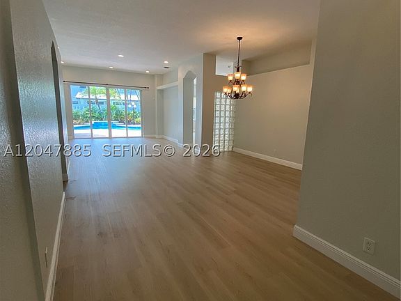 4th image of 628 SW 168th Ter #0