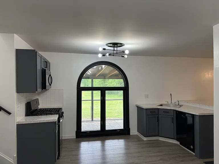 8365 W Lincoln Hwy — Photo 5