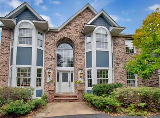 2478 Schadt Dr E, Maplewood, MN 55119